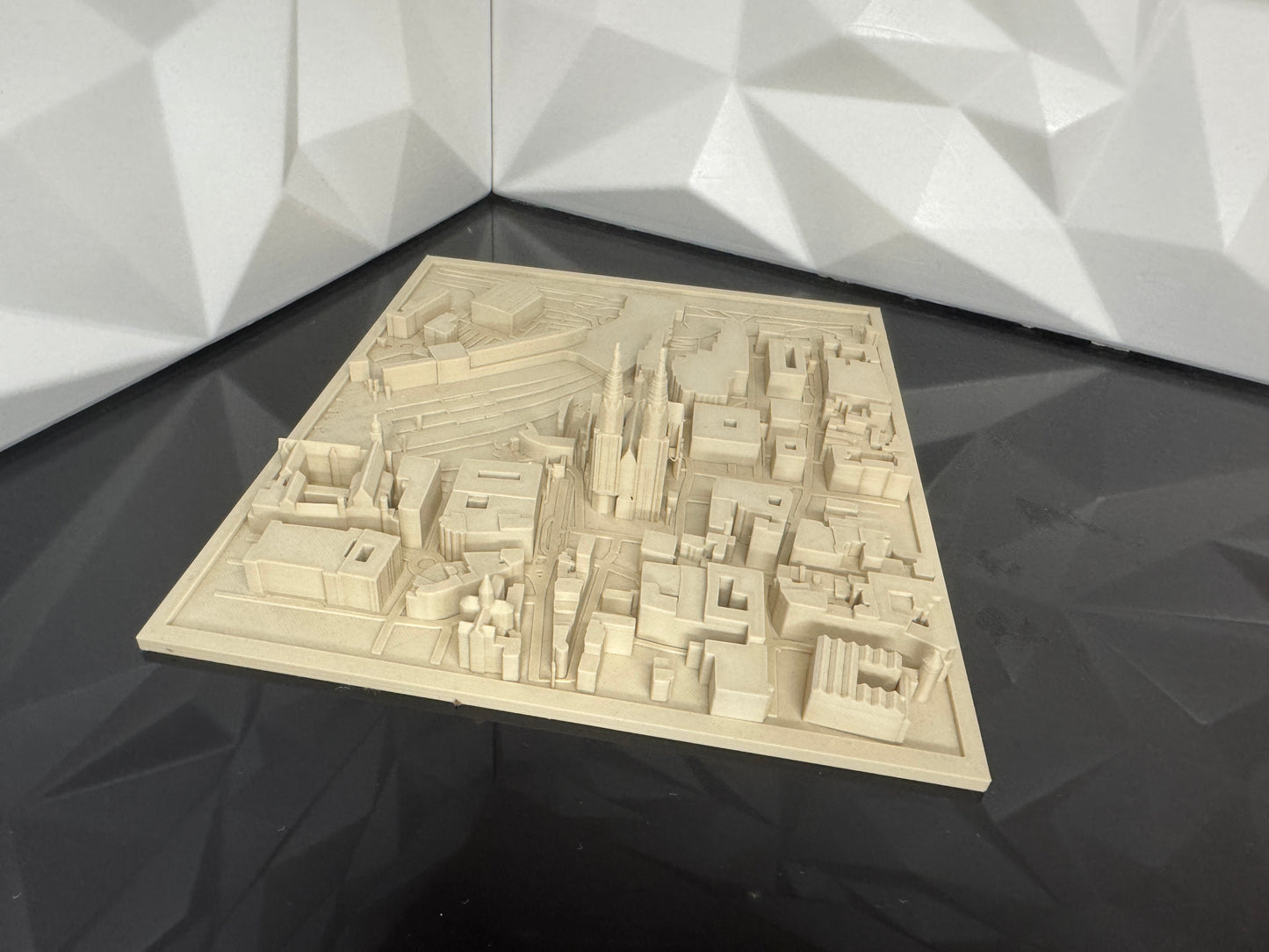 Köln in 3D - Miniatur-Stadtansicht in 3D - Skyview - 3d-Druck Modell mit Herzstück / Cologne Skyline 3D