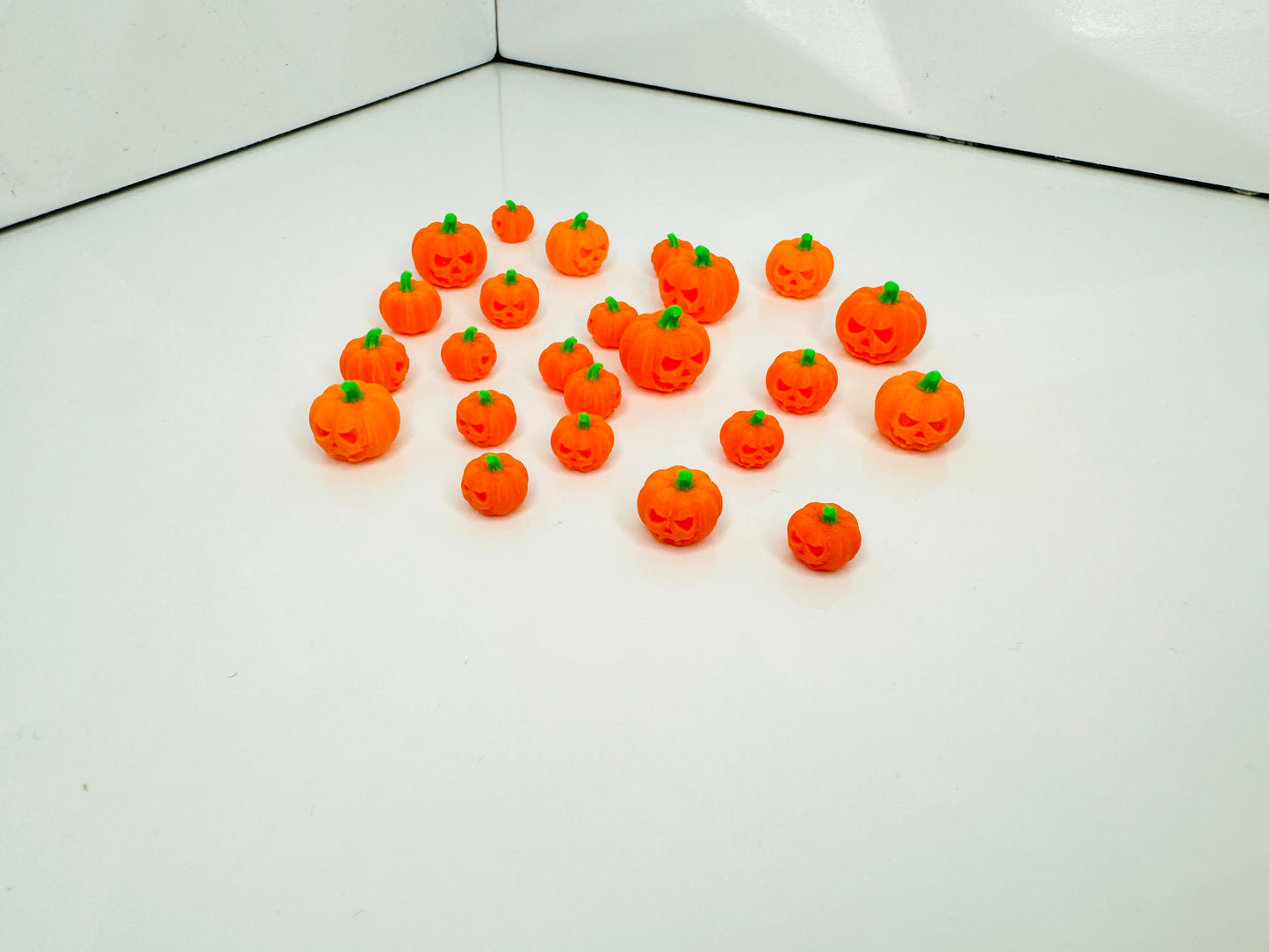 20er Set Mini‑Kürbisse aus 3D‑Druck, ca. 10‑16 mm Höhe – Streudekoration für Halloween