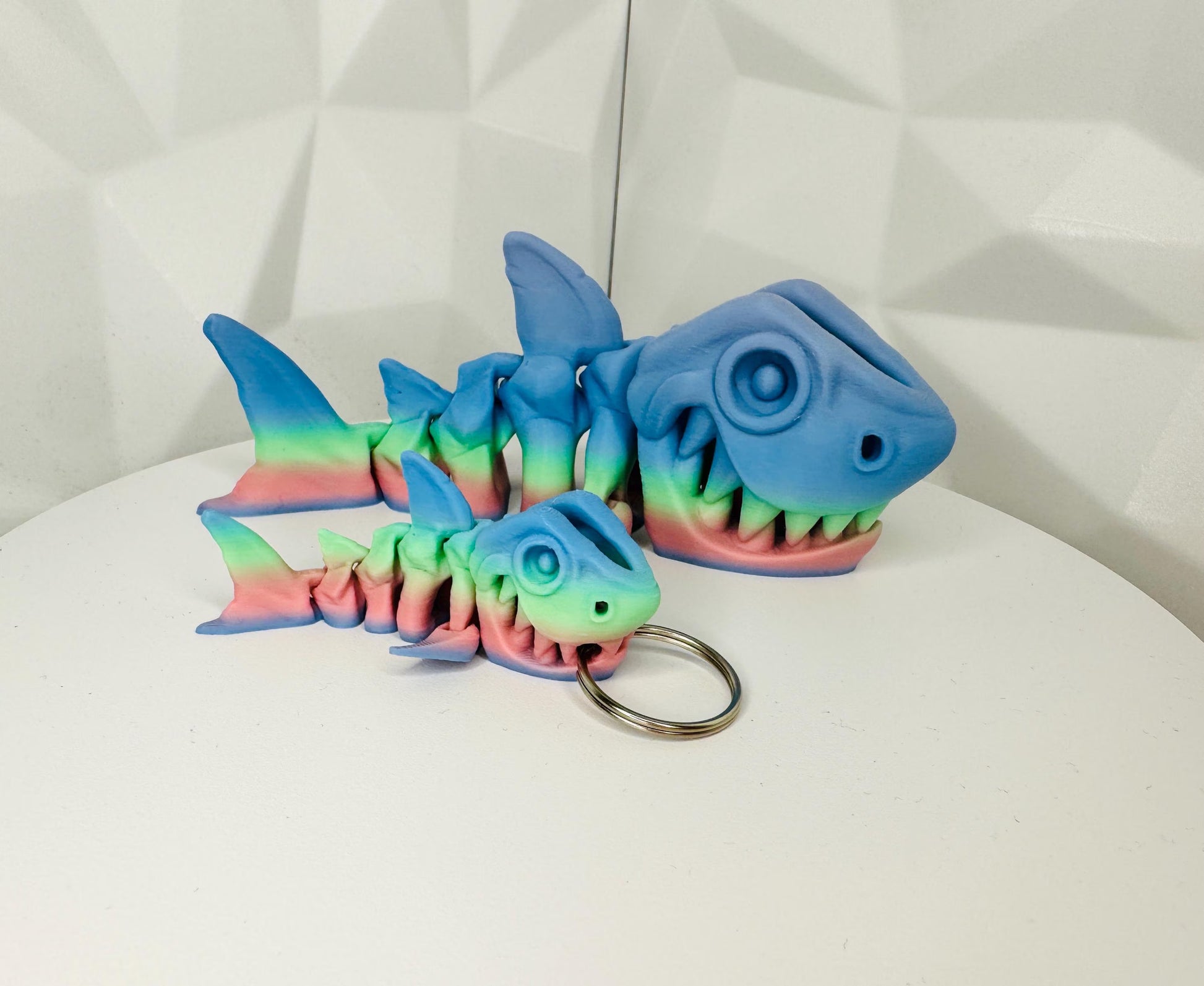 Hai Shark mit Schlüsselanhänger Rainbow 3d-druck, Größe S und M
