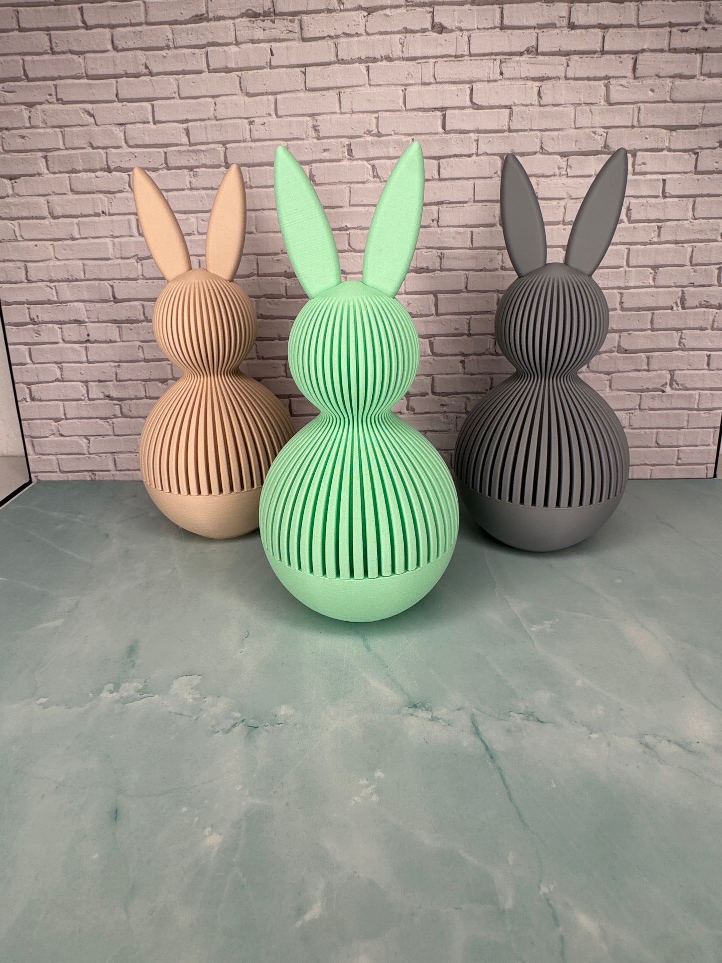 Osterhase Versteck modern Süßigkeiten bunt