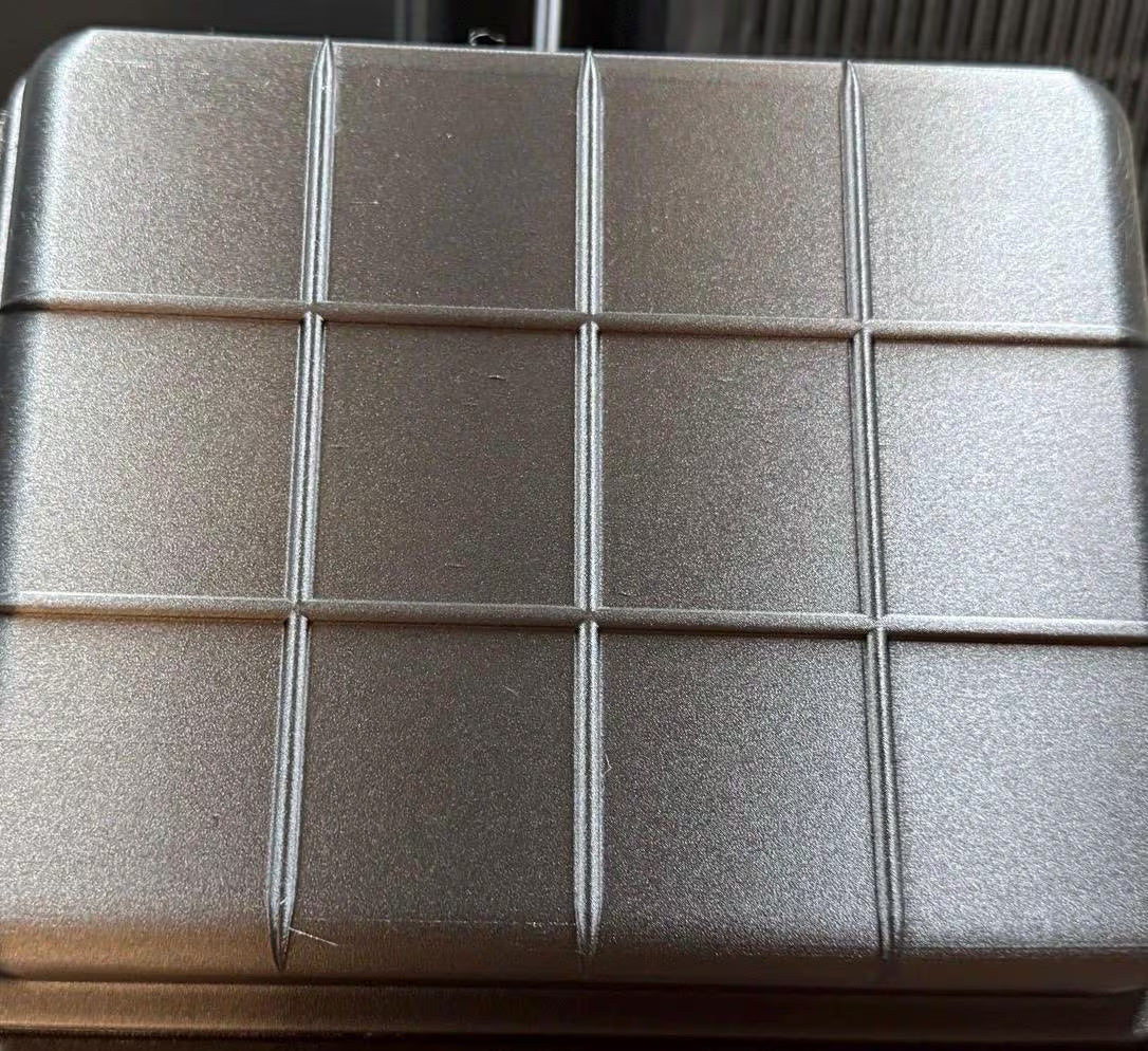 Frontansicht der Abdeckung – passt auf eine Batterie mit 21,5 × 17,5 cm