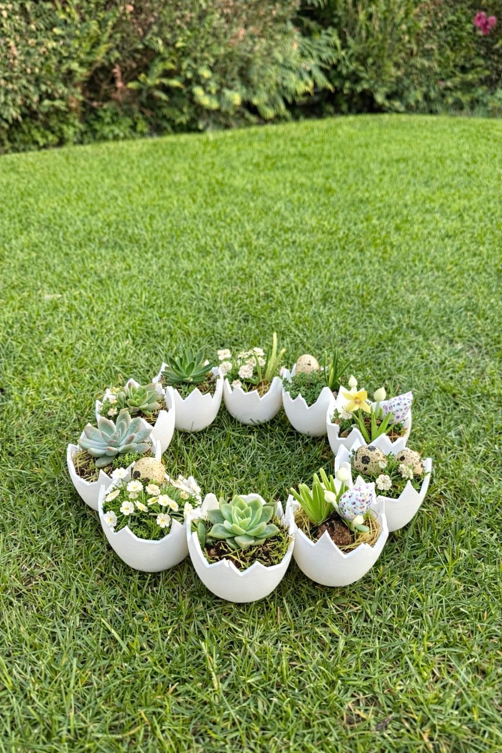 Ostern-Eierschalen-Kranz-Blumen-Aussen