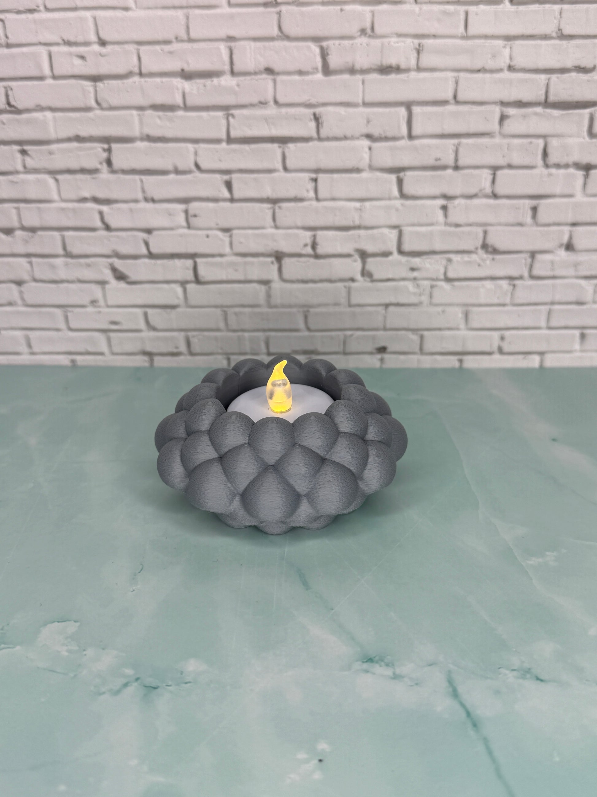 Bubble Teelichthalter mit LED-Teelicht, 3D-gedruckt im modernen skandinavischen Stil, Farbe Dunkelgrau