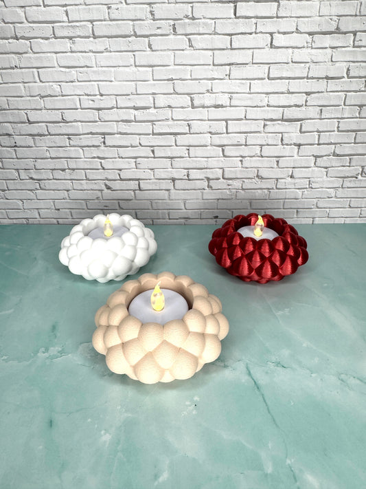 Drei Bubble Teelichthalter mit LED-Teelicht, 3D-gedruckt im modernen skandinavischen Stil, Farben Weiß, Metallic-rot und Sandfarbe