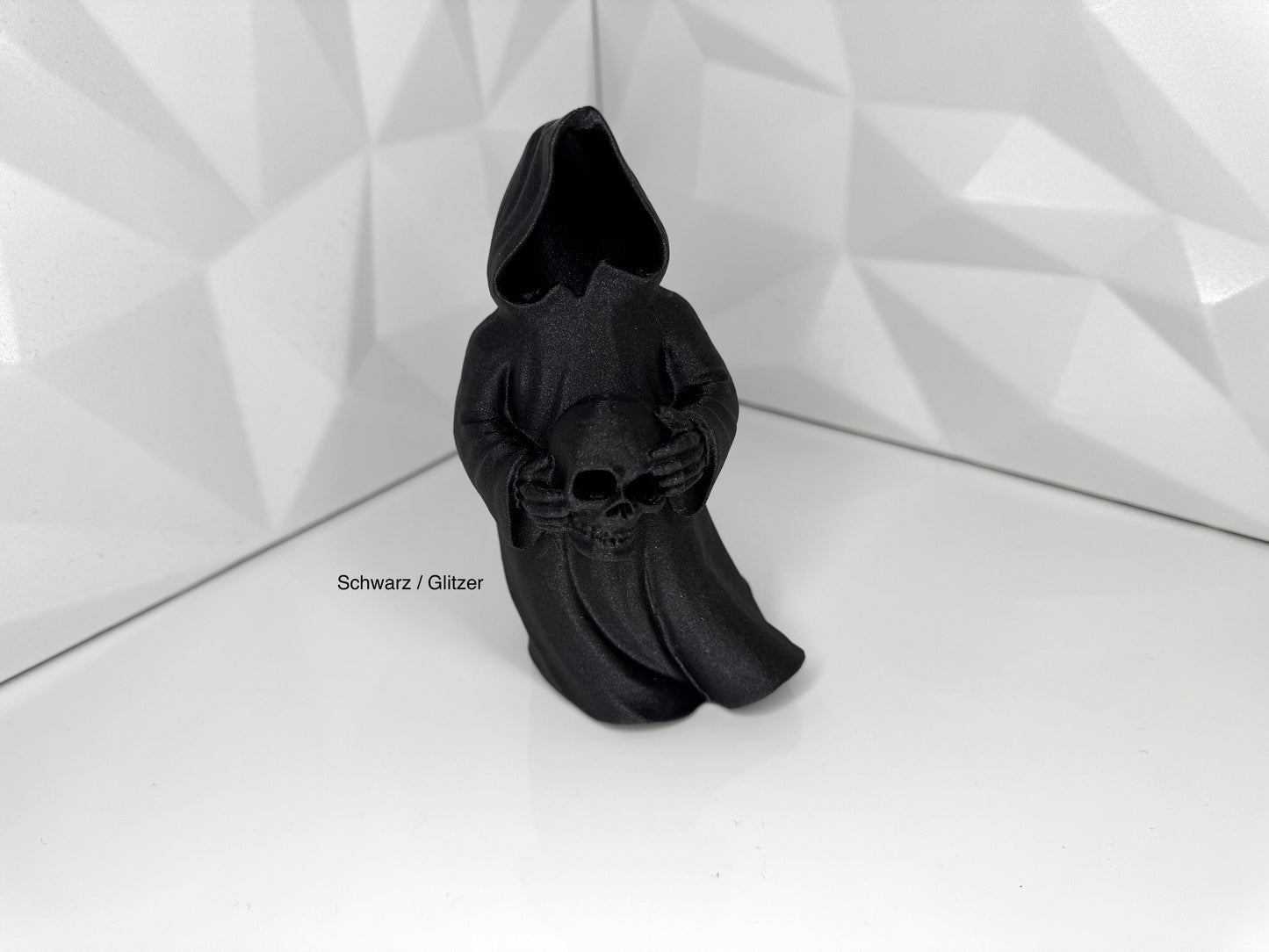 3D-gedruckte Halloween-Geister mit Schädel als Dekofigur, frontal aufgenommen, Groeße s glitzerschwarz