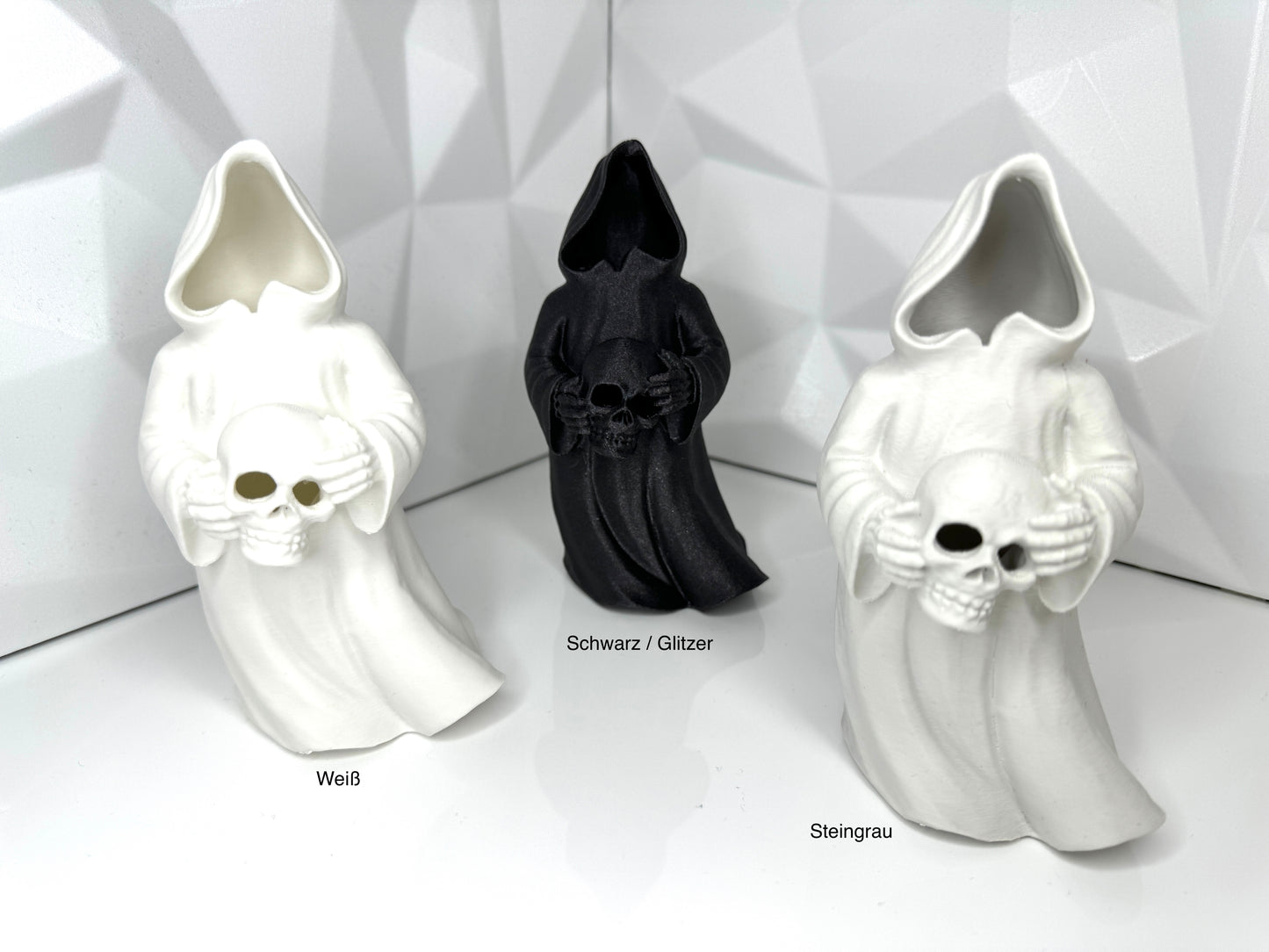 3D-gedruckte Halloween-Geister mit Schädel als Dekofigur, frontal aufgenommen, Groeße S weiß glitzerschwarz