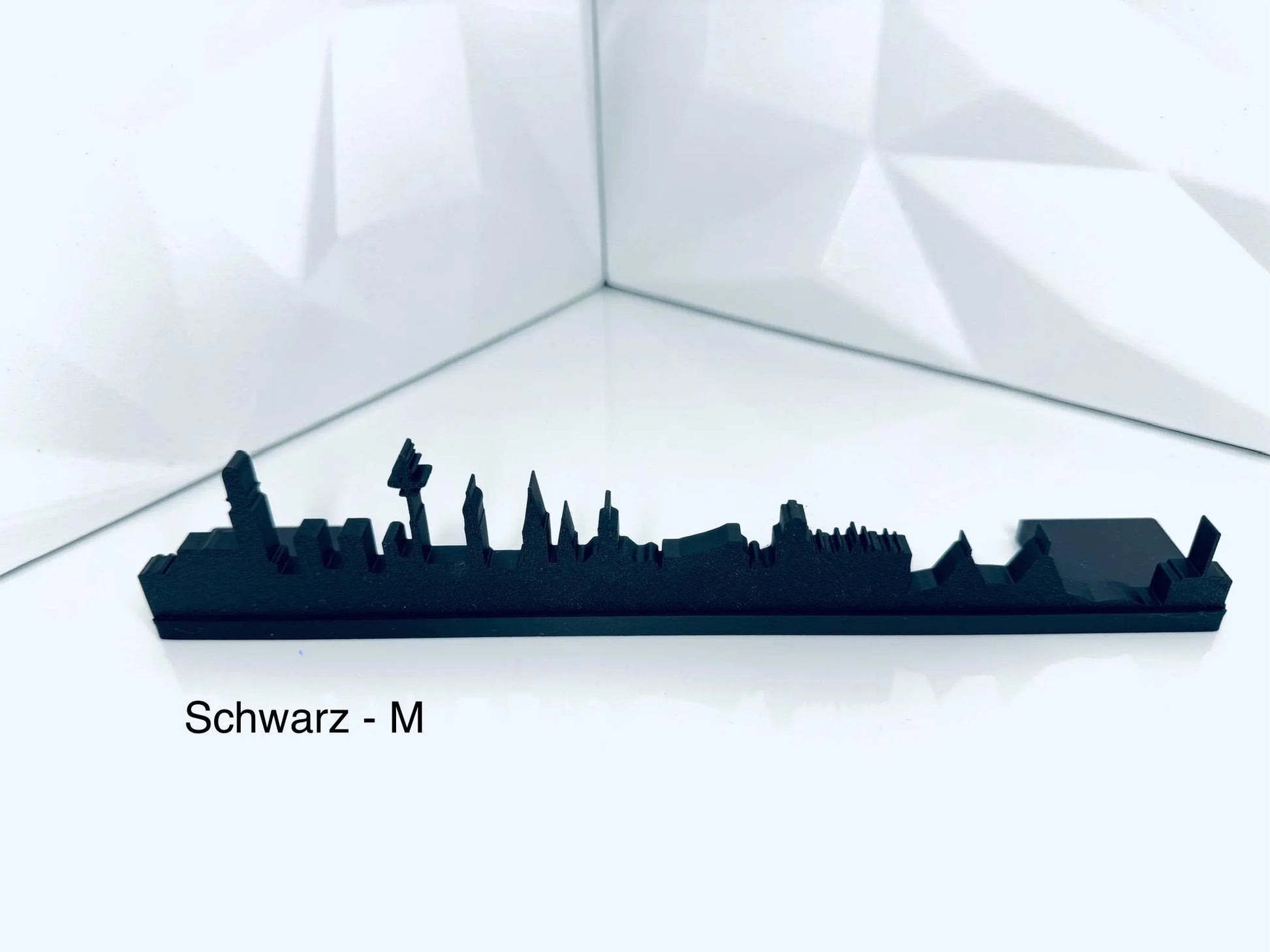 Detailreiche 3D-Silhouette der Hamburg Skyline aus hochwertigem Material Schwarz