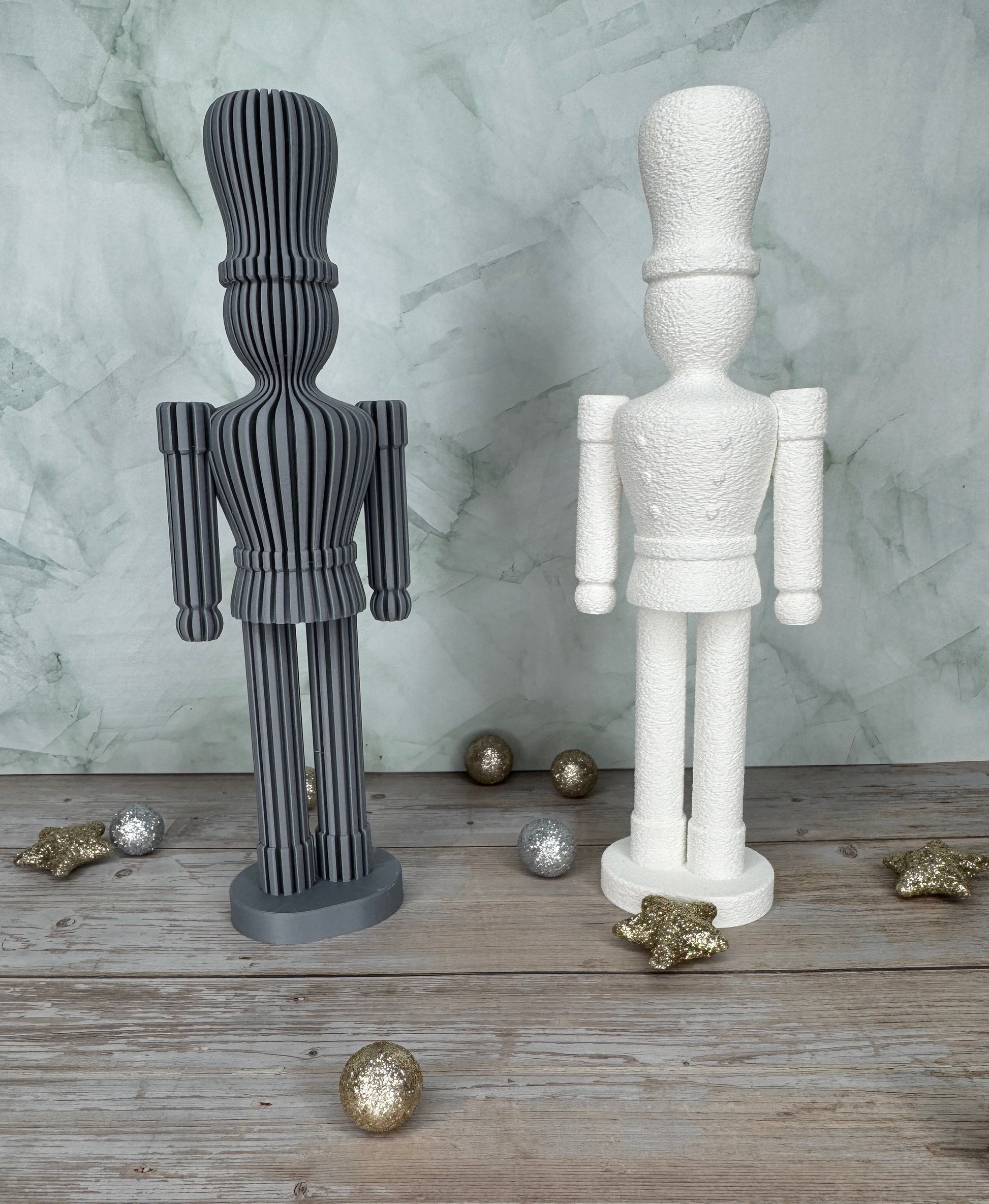 3D-gedruckter Nussknacker im Streifen-/Texturiert-Design in Dunkelgrau und Weiss, moderne Weihnachtsdekoration