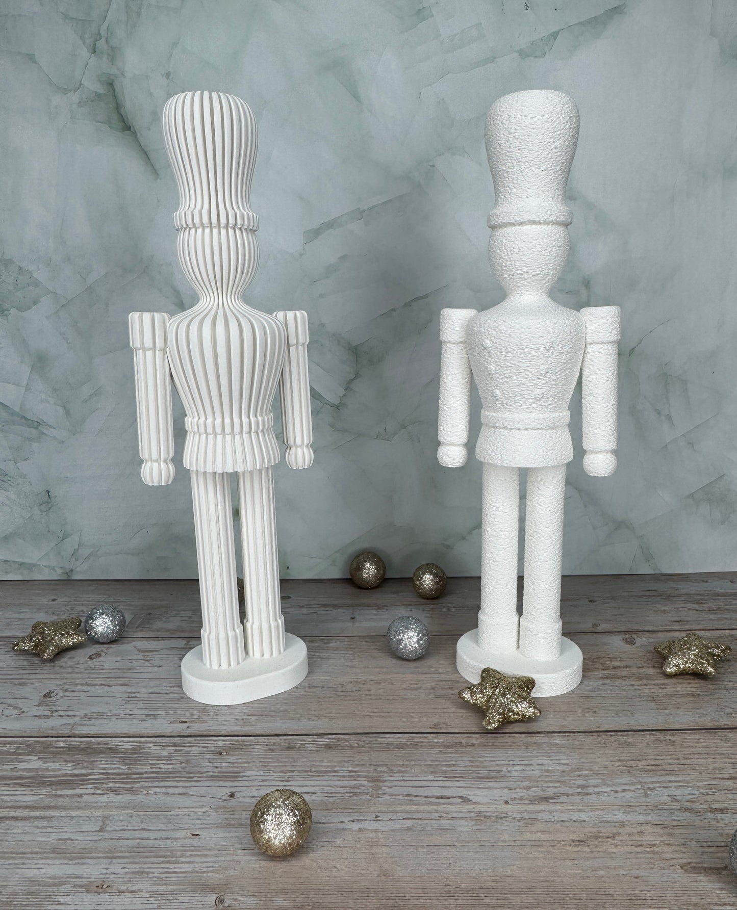 3D-gedruckter Nussknacker im Streifen-/Texturiertem-Design in Weiss, moderne Weihnachtsdekoration