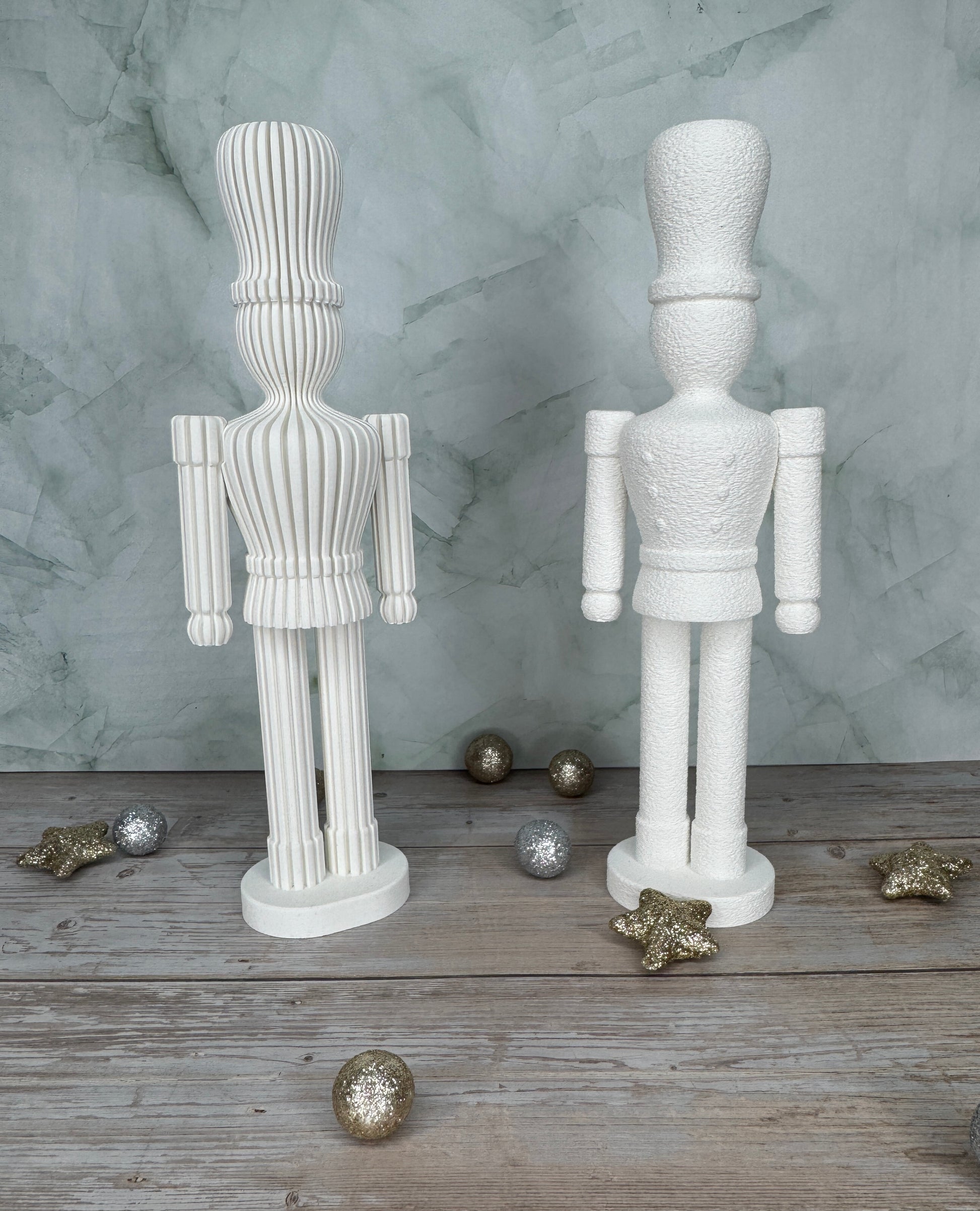 3D-gedruckter Nussknacker im Streifen-/Texturiertem-Design in Weiss, moderne Weihnachtsdekoration