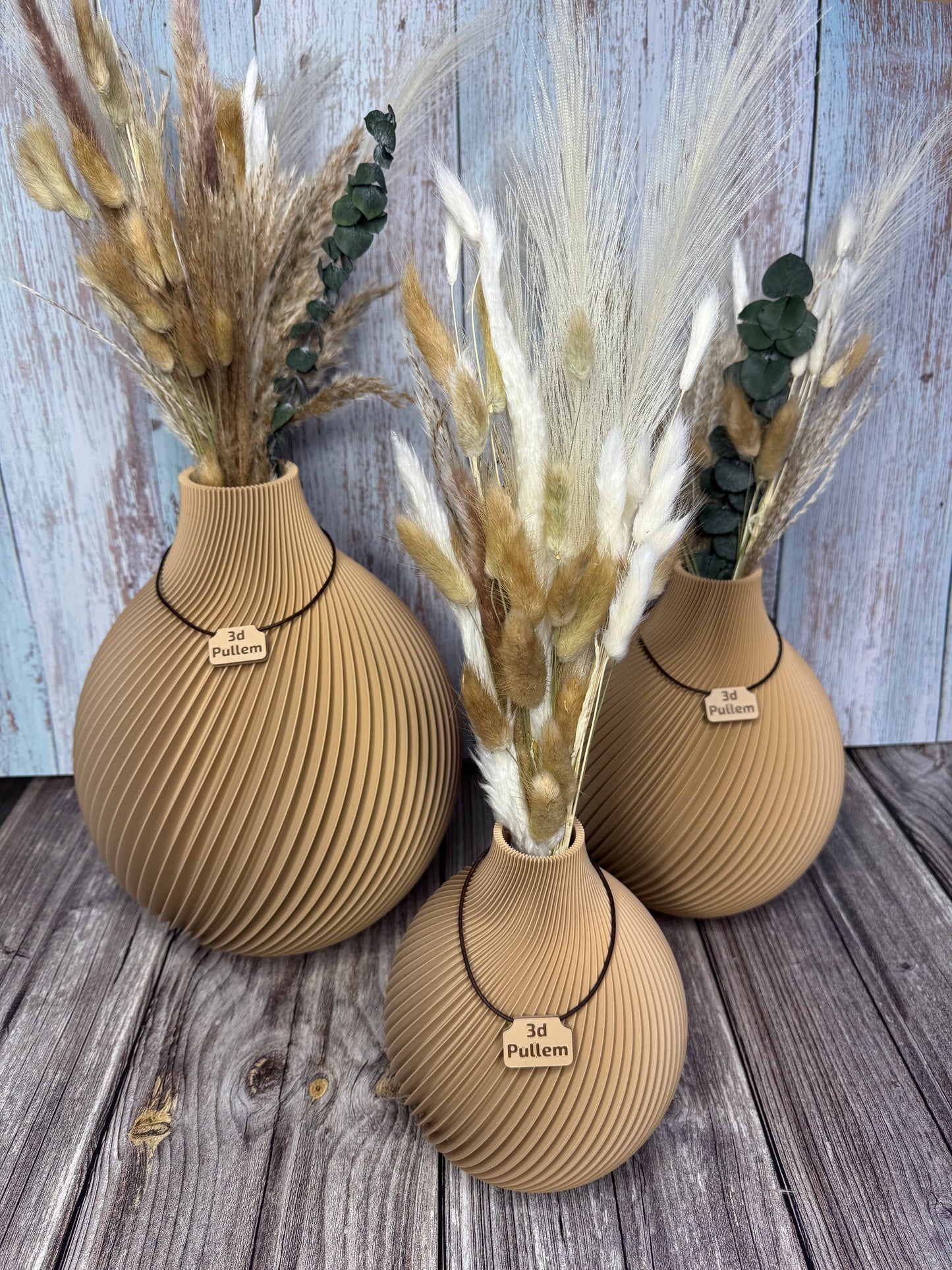 Drei TerraSphere Dekovasen im modernen Design, hergestellt im 3D-Druck, Farbe Cappuccino-Braun