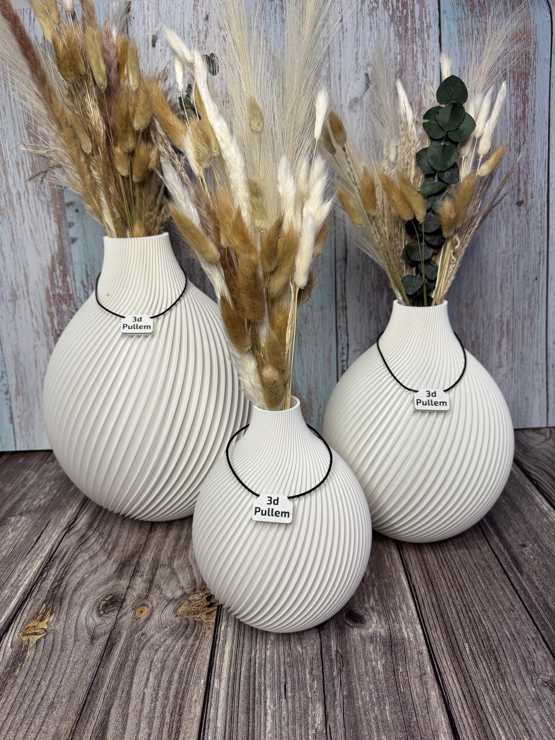 Drei TerraSphere Dekovasen im modernen Design, hergestellt im 3D-Druck, Farbe Elfenbein-Weiß