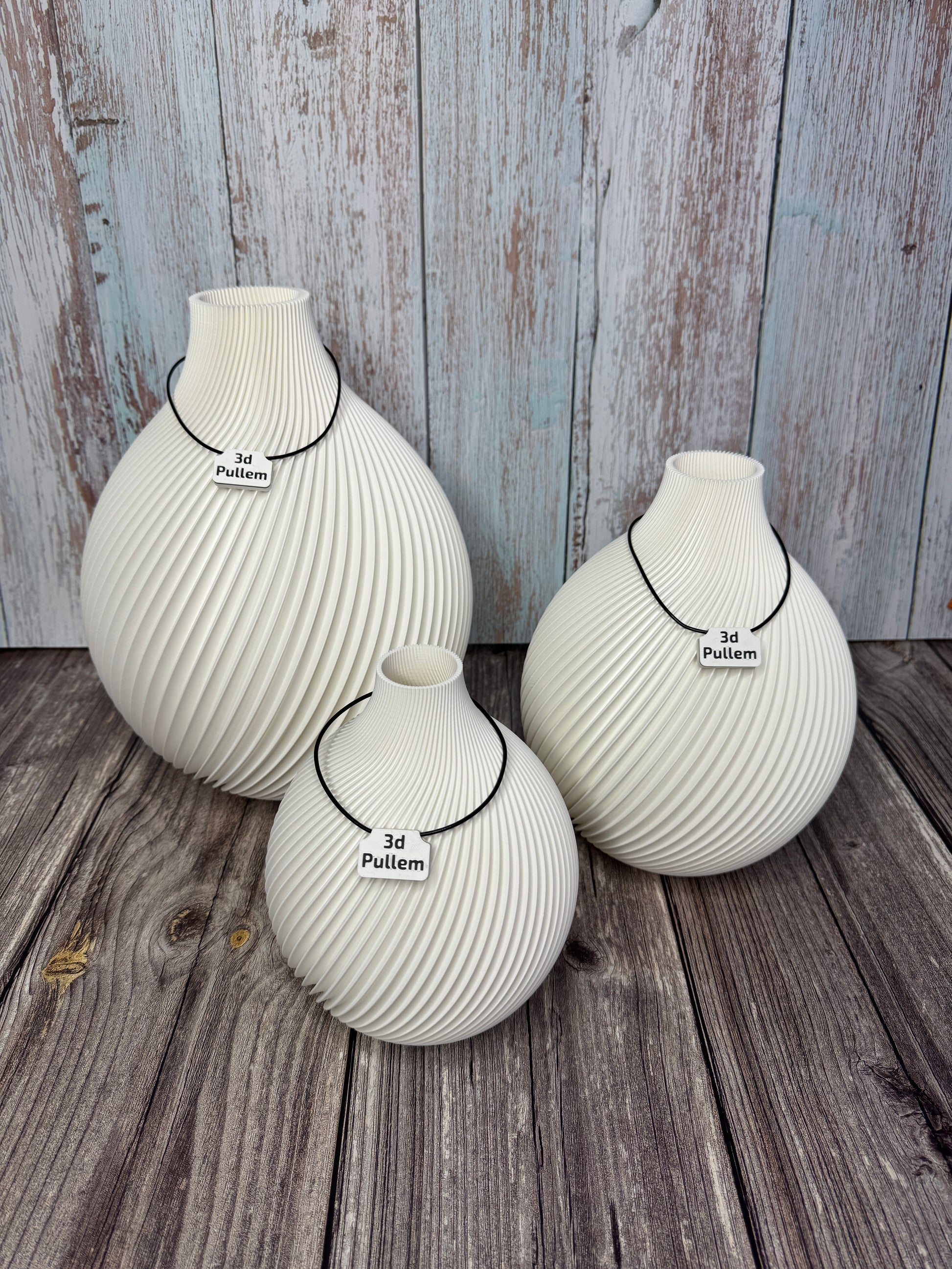 Drei TerraSphere Dekovasen im modernen Design, hergestellt im 3D-Druck, Farbe Elfenbein Weiß ohne Blumen