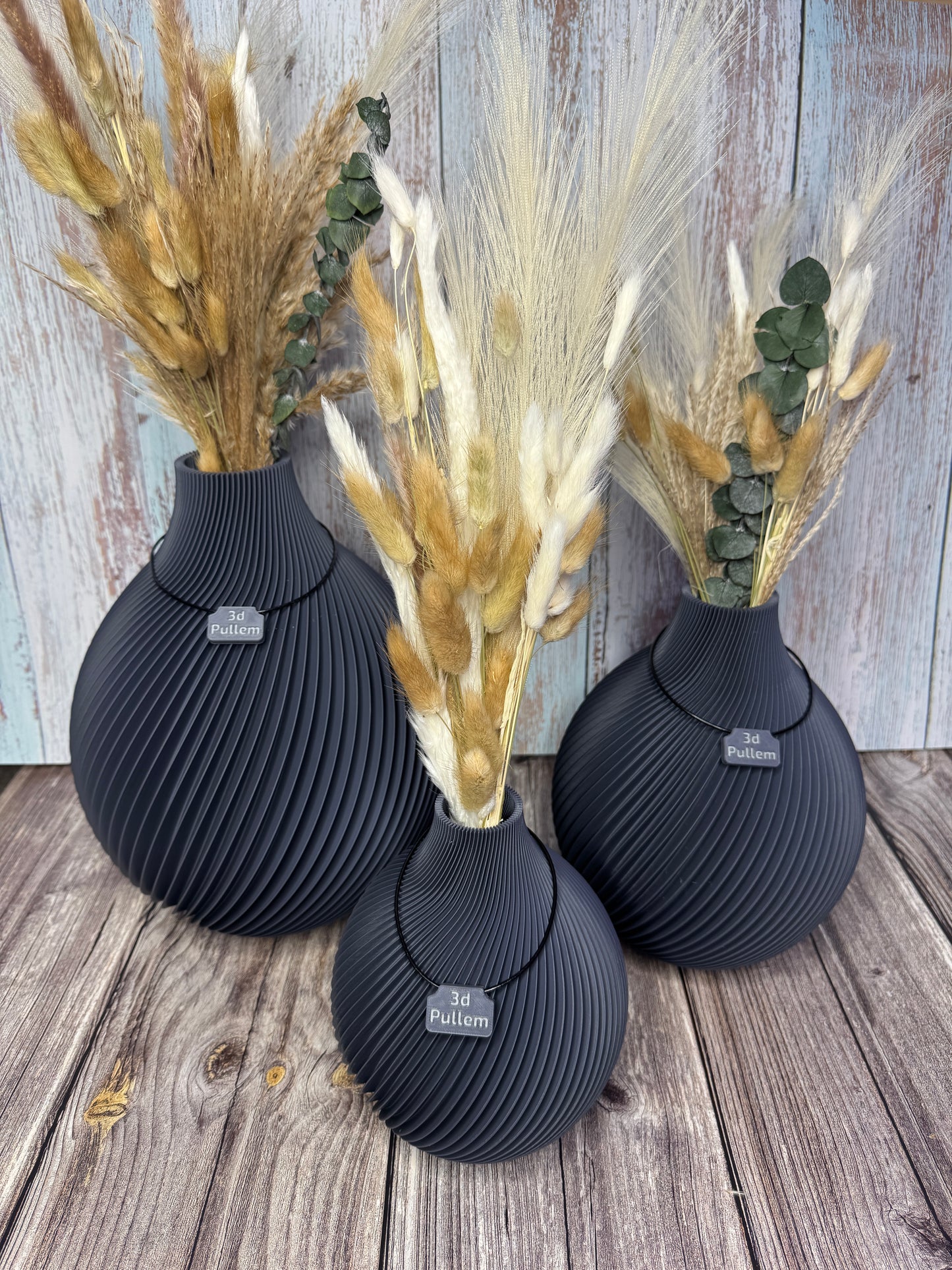 Drei TerraSphere Dekovasen im modernen Design, hergestellt im 3D-Druck, Farbe Nacht-Grau