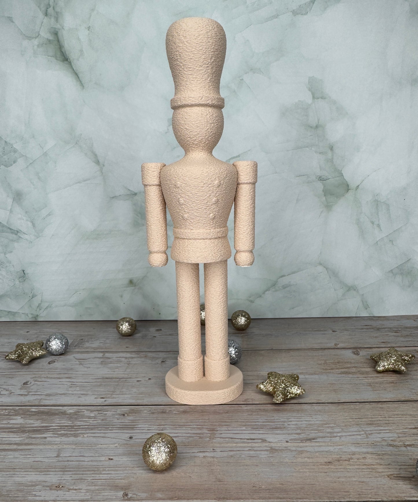 3D-gedruckter Nussknacker im Texturiertem-Design in Sand, moderne Weihnachtsdekoration