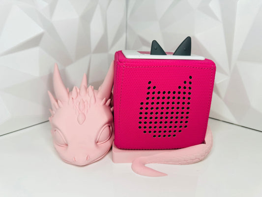 Drachenbaby-Figur, die die Toniebox umschließt – dekorative Kinderzimmerhalterung, rosa