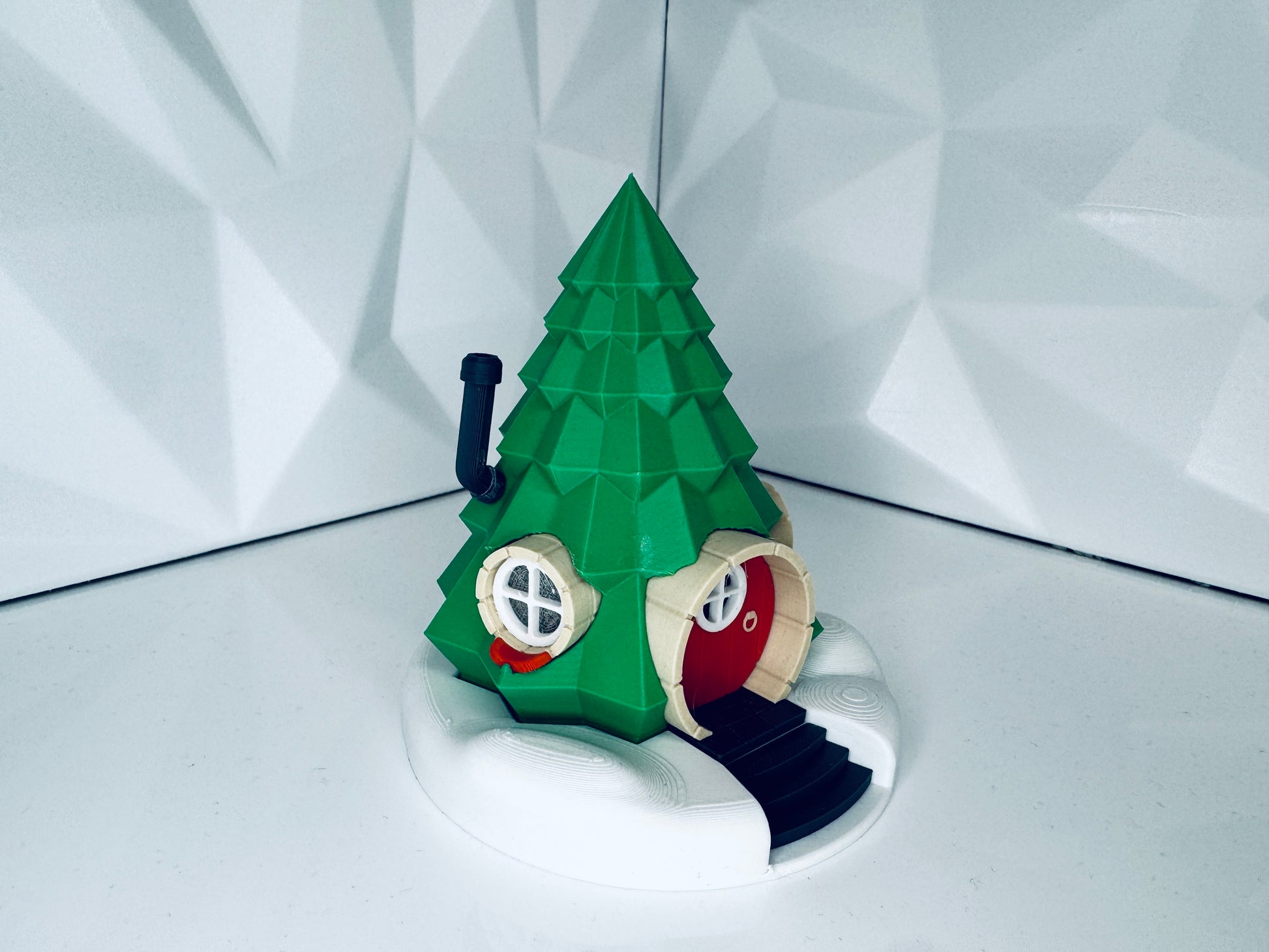 Elfenhaus Weihnachtsbaum Deko im hochwertigen 3D-Druck – leuchtet mit einem LED-Teelicht seitlich links